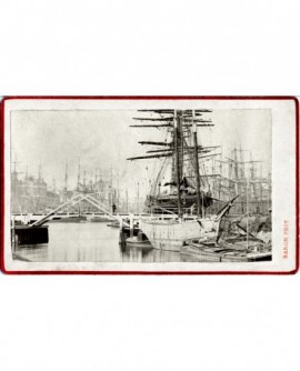 Vue du port de Dunkerque avec de nombreux trois-mats